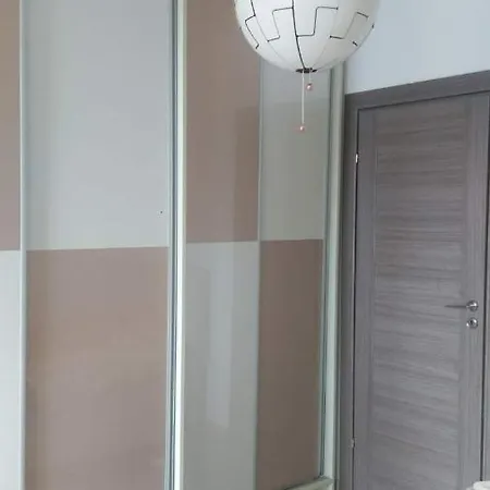 Private Cozy Room In A Shared Flat With The Host Bükreş